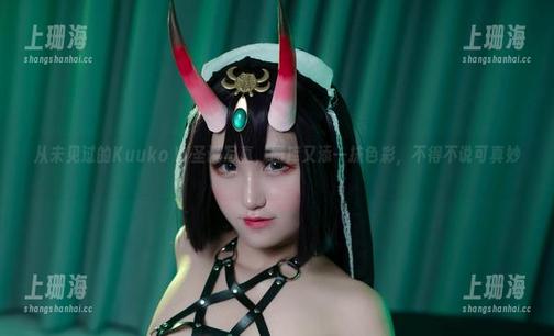 从未见过的Kuuko W圣诞写真，图库又添一抹色彩，不得不说可真妙。